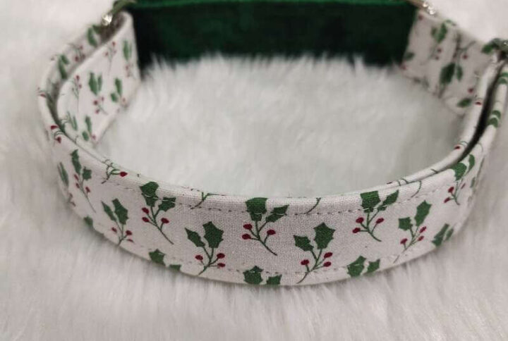 Furvilla Xmas Holly Leaves Collar